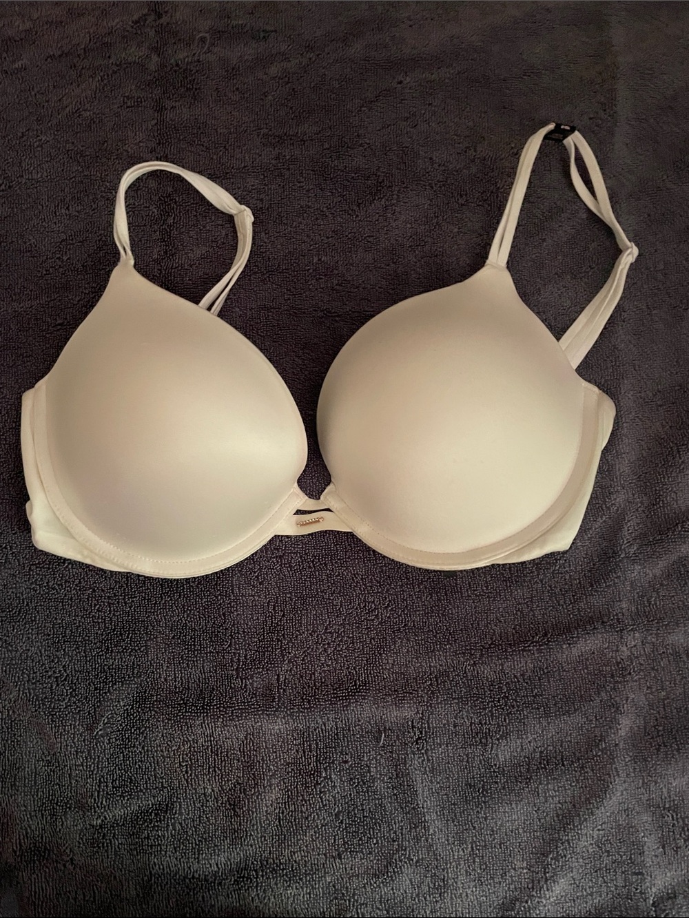 Victoria's Secret Smooth Molded very sexy Bra in Ivory